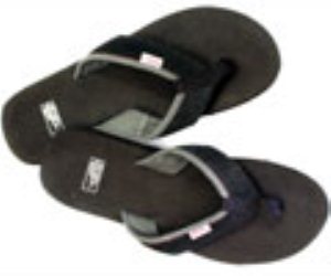 Classic 3 Point Black/Gunmetal/Tibetan Red Sandal