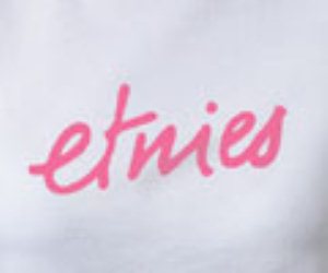 Script S/S Tee